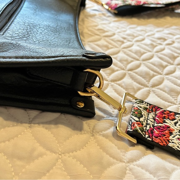 Cross body bag with guitar strap - vegan - Picture 5 of 12